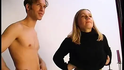 Девушка-блондинка трахается на ее фотосессии
