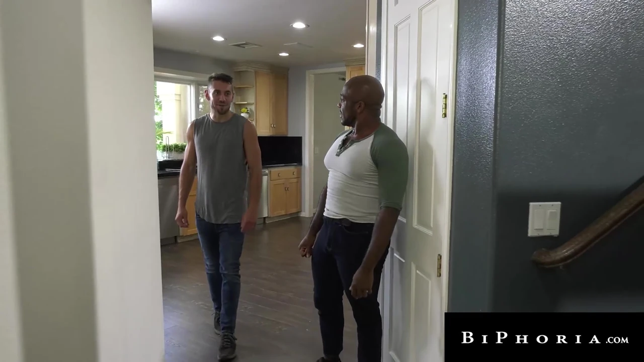 Biphoria - tutkulu ateşli evli kadın koca koca ve sevimli oda arkadaşı ile ırklararası üçlü seks