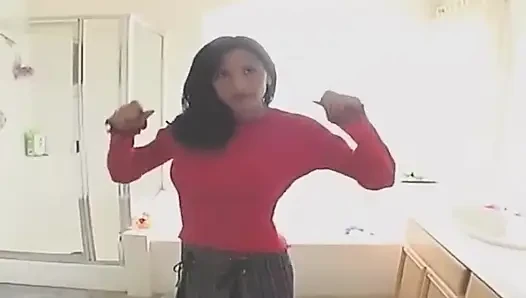Si cewek hot rambut cokelat lagi asik ngentot kontol dengan ganas sampai menganga lebar
