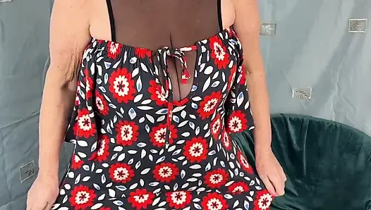 Mrs Reife Füße Strippen Bis Zu Ihrer Großen Weißen Oma-hose 424