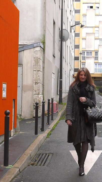 Posh French MILF Gets It Deep in the Ass