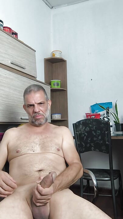 Tuče jednog dok ne svršim kao ukusno