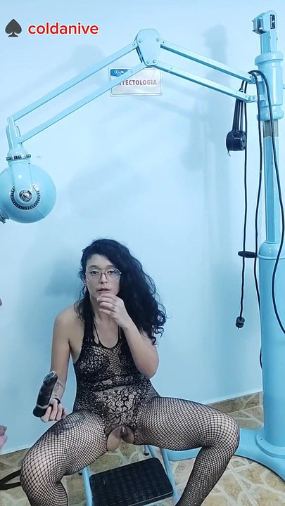 Κοίτα πώς αυτός ο γιατρός με γαμάει 986