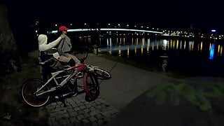 Realmente Arriscado E Rápido Sexo Em Público Amador Com Meu Meio-irmão, Esguichando Orgasmo E Porra Na Boca. Dada Deville