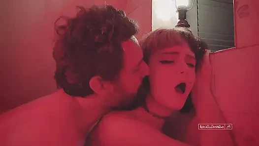 Candy Kush, Eşimi Dikkatini Dağıttı ve Bir Partide Beni Kısa Bir Şey İçin Tuvalete Sürükledi