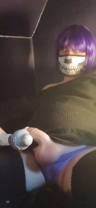 Orgasmo explosivo de masajeador con raven letrap