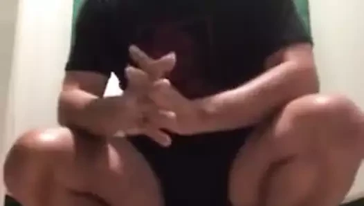Jack kapalı içinde flip flop ve kamu boşalmak