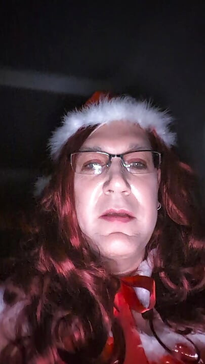 Κατούρημα στον σέξι Άγιο Βασίλη