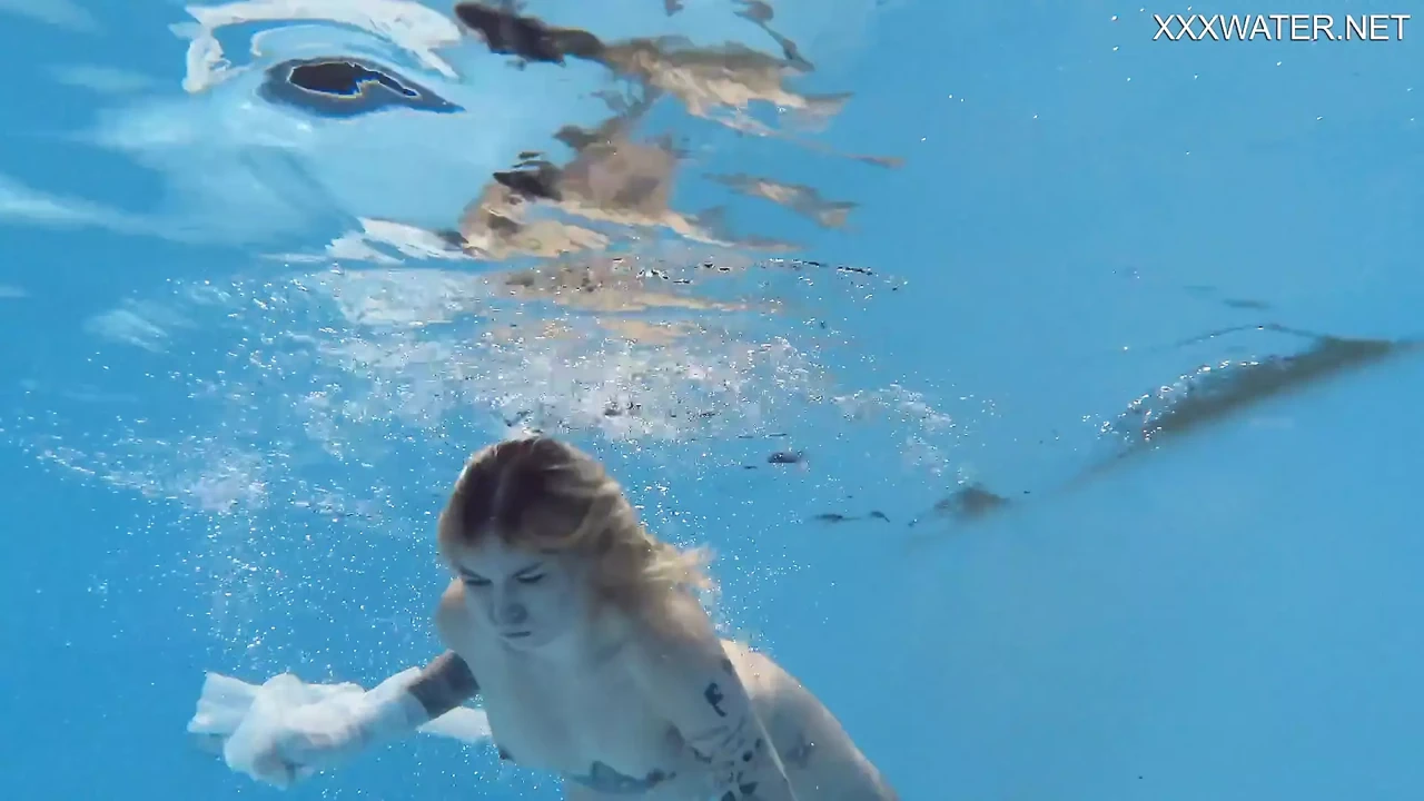Sexy Slut Mimi Cica Swims Naked In The Pool
