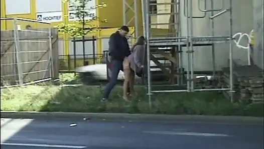 Amateur-MILF auf baustelle gefickt und auf dicke titten von riesigem schwanz kommen