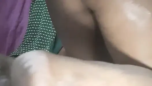 Der grüne Sari lebt es