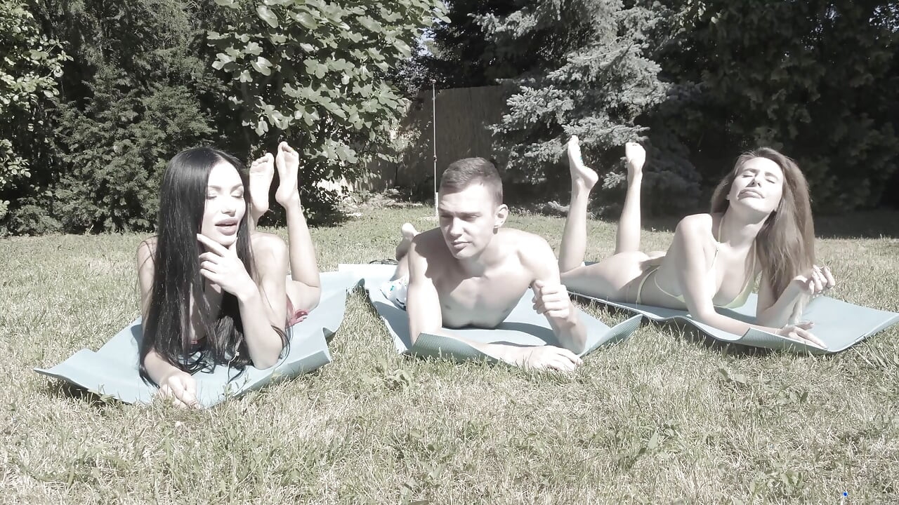 Duas gostosas Sasha Rose e Tory Sweety participam de ação a quatro quente