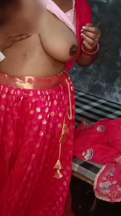 Desi GF BF made MMS leaked in OYO Xxx, Desi Village GF pink pussy fuck | Clip 1