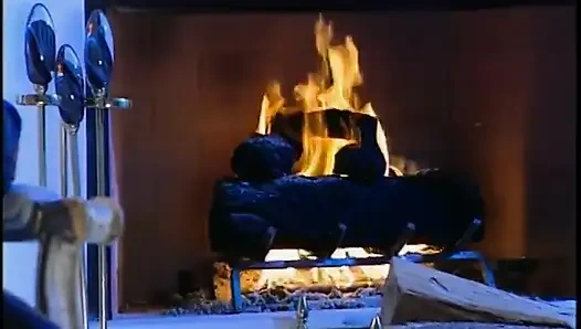 Lateks takım elbiseli adam sikişmeden önce seksi bir sarışın tarafından sikiliyor