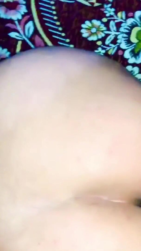 El primer padrastro anal de una impresionante hijastra iraní destruye mi apretado agujero virgen después de atraparme con un pepino | Clip 1