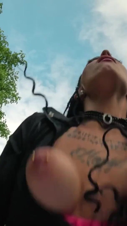 DEBT4k。車でのセックスで見られて...クリップ3