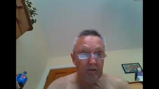 Abuelo golpe en webcam
