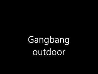 Gangbang al aire libre