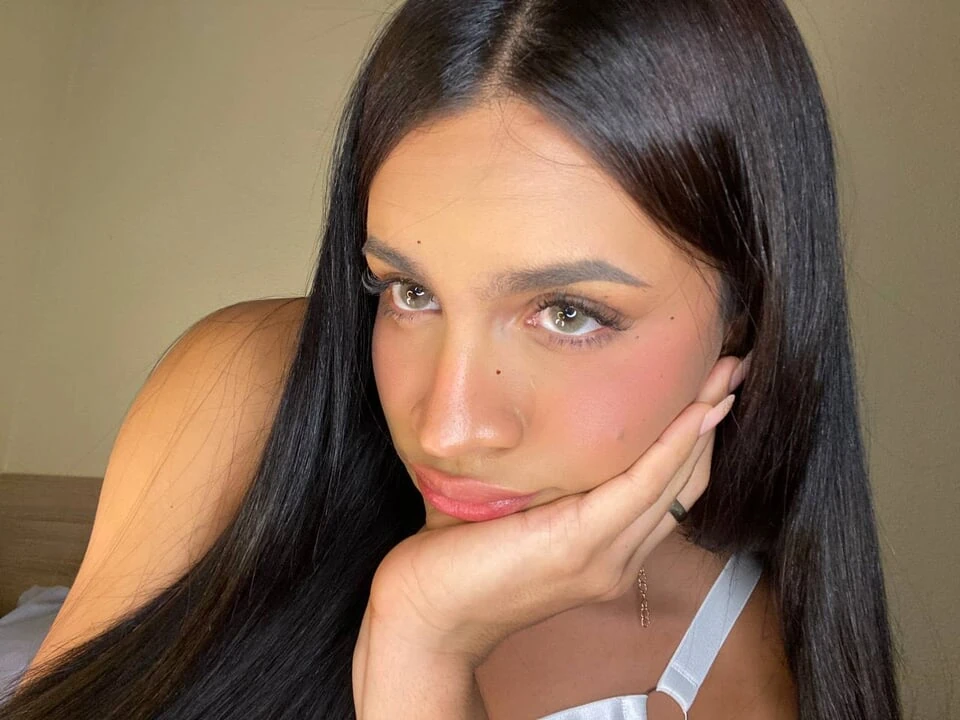 Viviana Trans Latina Gives Her Sexy Dirty Talk And Moans Until She Explodes
