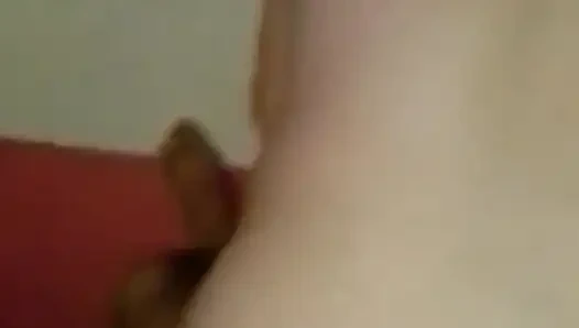 Pantat bahenol pelacur jalangku lagi asik ngentot memeknya sendirian