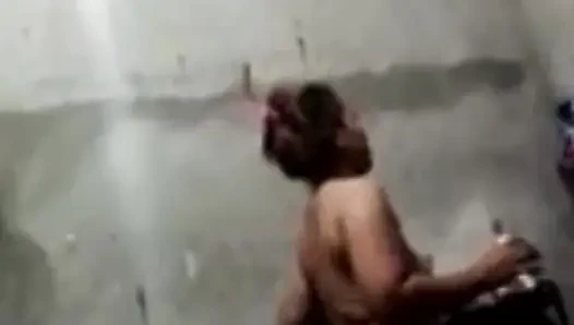 Teyze Anna onu uyutmaya çalışıyor