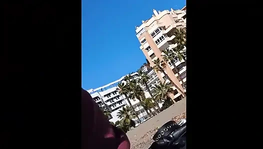 Halka açık çıplaklık derlemesi - pizza teslimatı, üstsüz plaj, arkadaşını azdırıyor