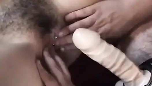 Jezebel und Isabell haben schmutzigen strap-on-spaß