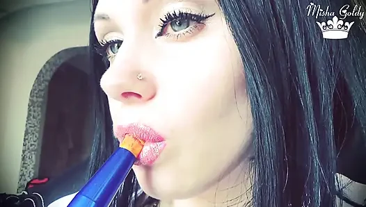 Hookah merokok & fetish lipstik