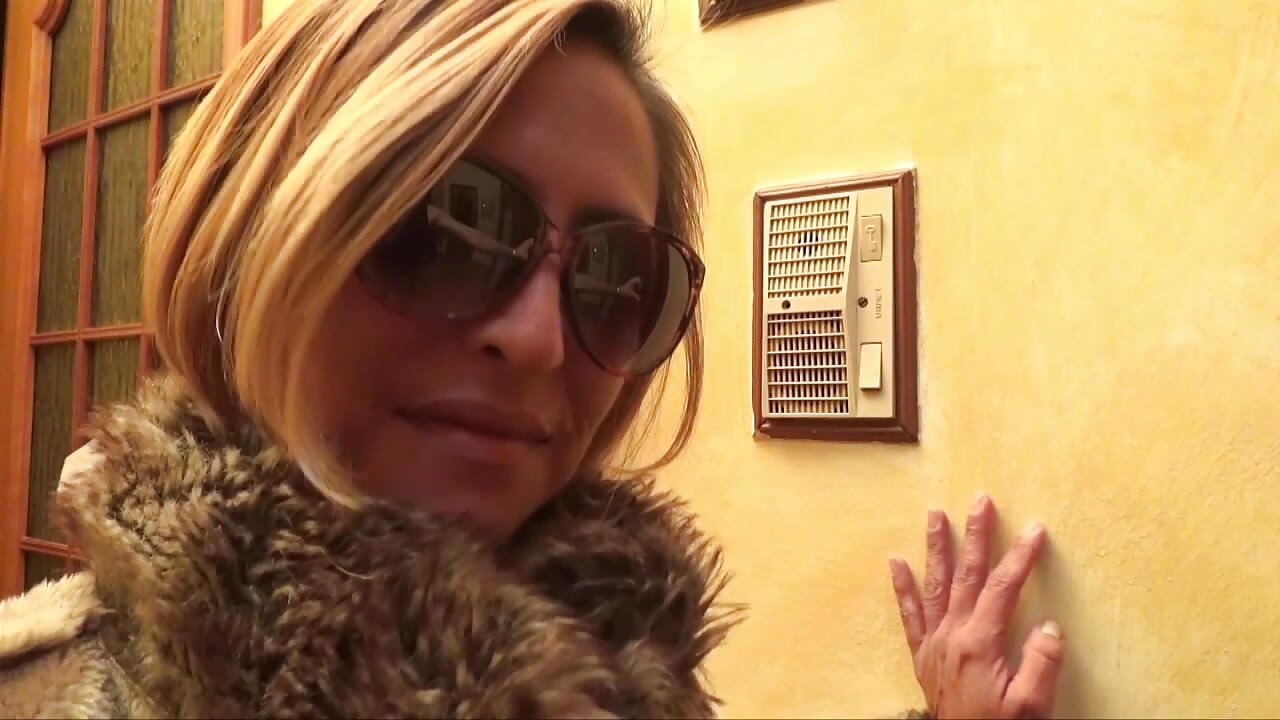 Wanita Itali miang akan mengejutkan awak, dia sangat miang