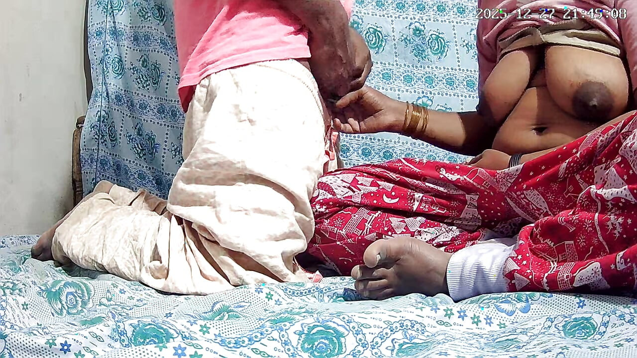 Milf muda bertetek besar curang dengan tukang kebun 2