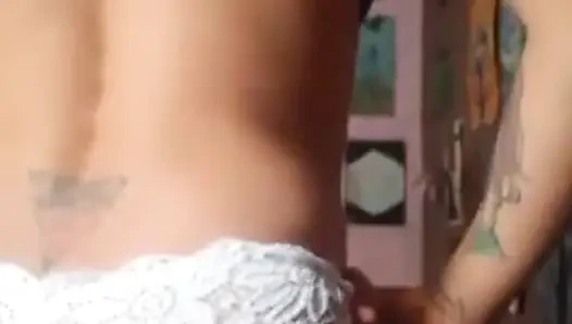 Aku mengirim video panas ke pacar temanku