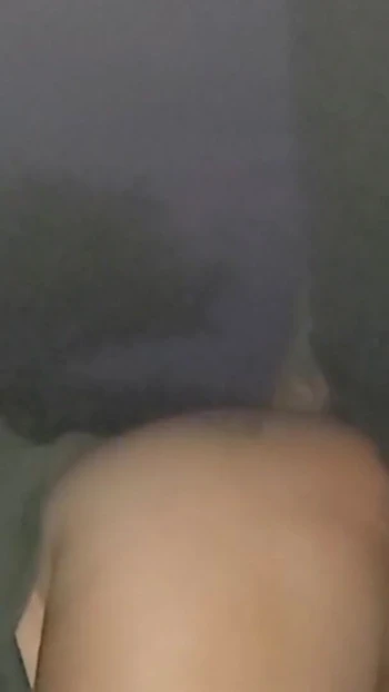 Detik menakjubkan dari "Saya mengongkek adik tiri saya dan meninggalkan pantatnya penuh dengan air mani di dalam hutan kerana merusuh permainan video saya par 1"