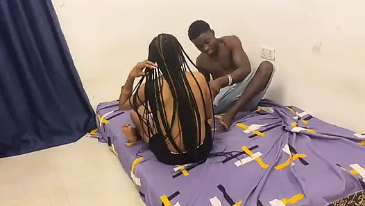 Ateşli Üvey Erkek Kardeşim Sıkı Amcığımı Büyük Siyah Yarağıyla Genişletiyor