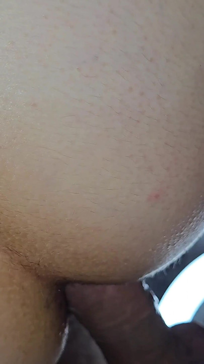 哦，我的屁股，我告訴你只要把你雞巴的頭放進去，你就把所有東西都塞進去了