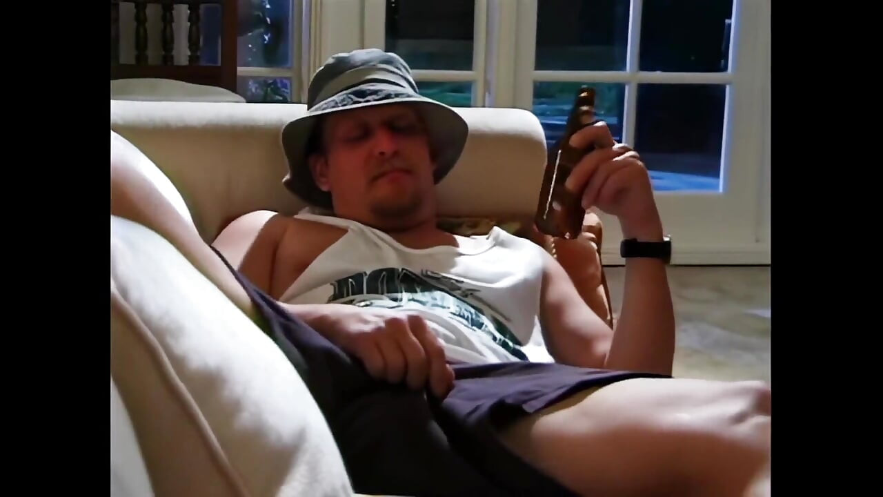 Una Joven Pelirroja Increíblemente Ansiosa Por Que La Follen Como Una Zorra