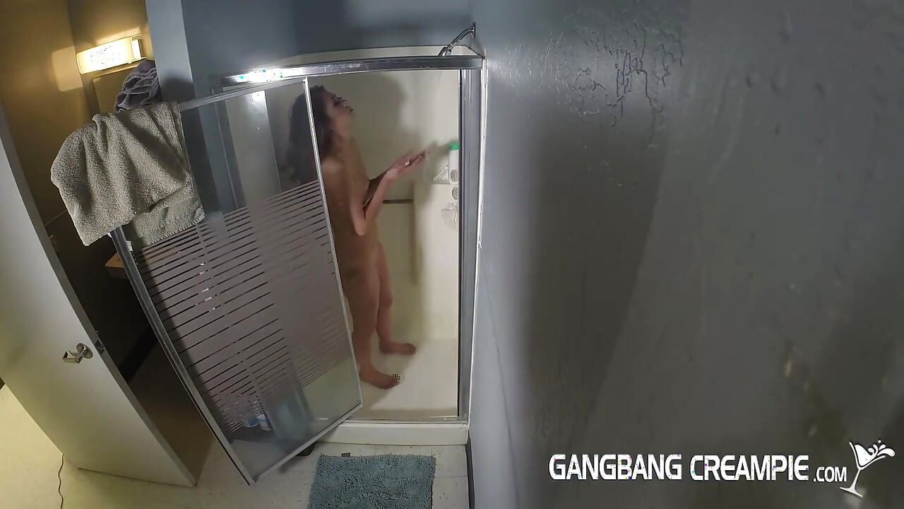 Relaxed shower gets naughty