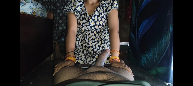 Die schwägerin der nachbarschaft kommt in mein zimmer und lutscht meinen penis und das sperma kommt in den mund