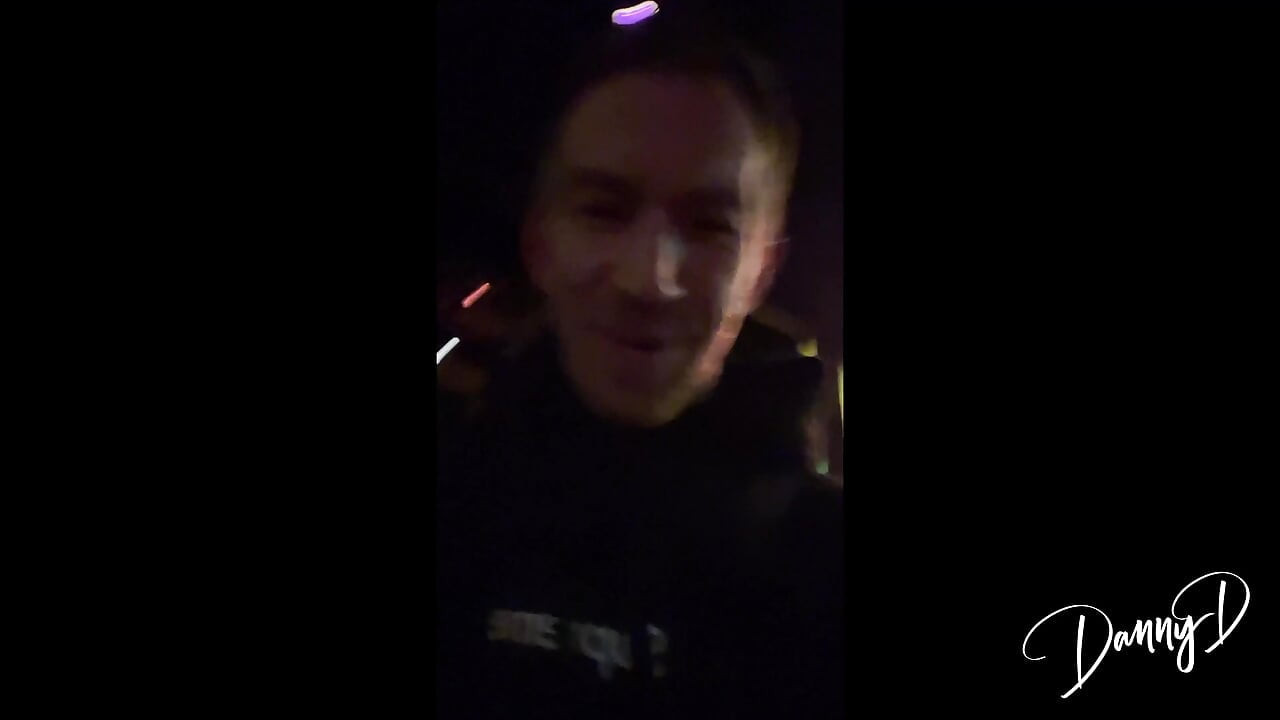 Cocorose îi oferă lui Danny un dans privat VIP