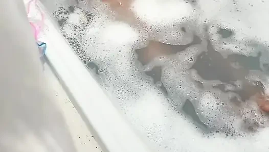 Ngintip gadis tobrut mandi berujung ketahuan