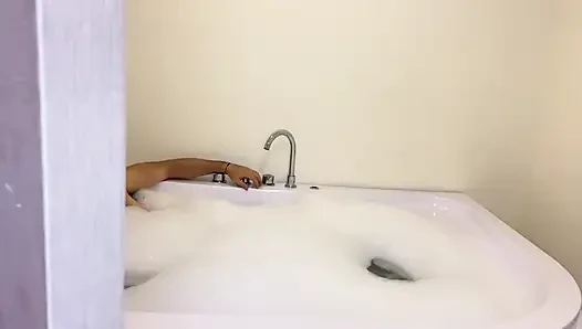 sama pembantuku