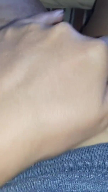 에픽 모멘트 "사정할 때까지 털이 무성한 보지를 자위하는 소녀"