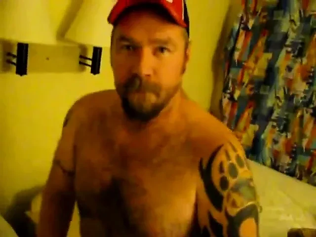 Redneck üst barebacks genç alt içinde otelde