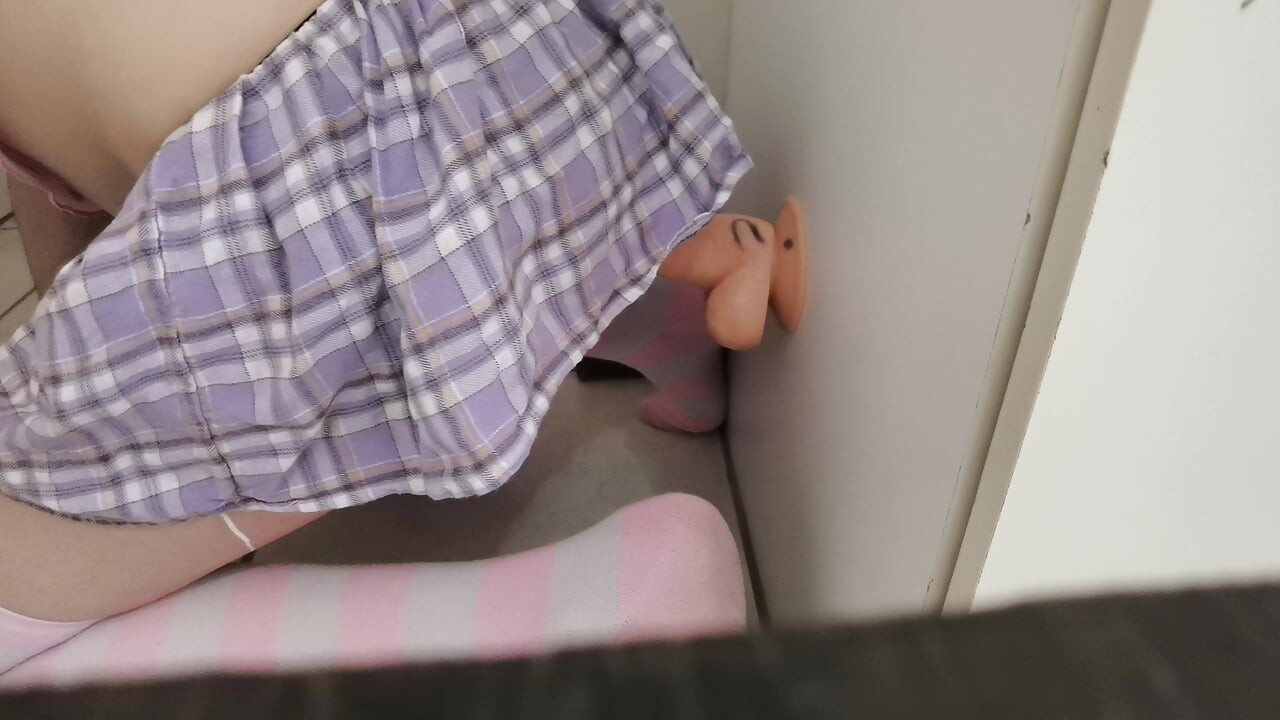 Vježbanje jahanja kurca s dildom