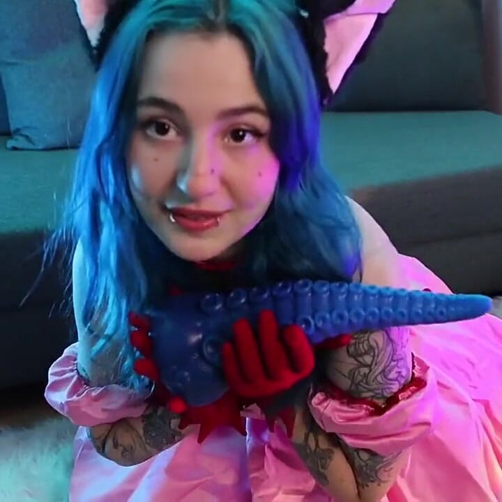 Joi met kattenprinses en haar buitenaardse dildo