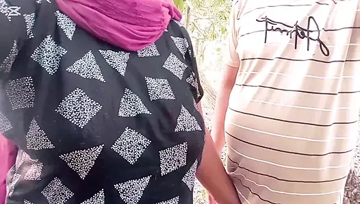 Genç üvey erkek kardeş ve üvey kız kardeşle dışarıda seks videosu.