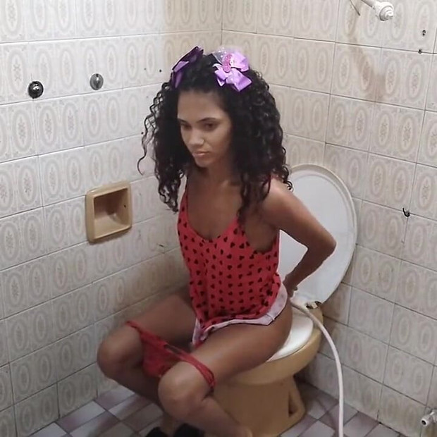 Leo Ogre bathroom men dubli ke sath chudaee kar rahi hai