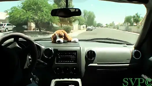 Ich sprenge eine nuss über meine ex-freundin meines stiefsohns, während sie raucht