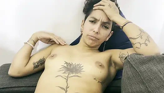 Teman cewekku membuatku menderita