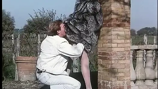 Seks anal vintage di luar ruangan dengan milf nakal