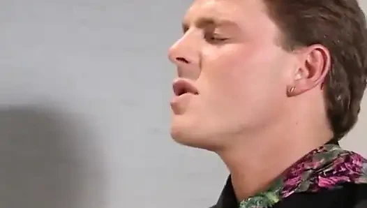 Gemuk Teeny Dengan Rambut Liar Dilatih